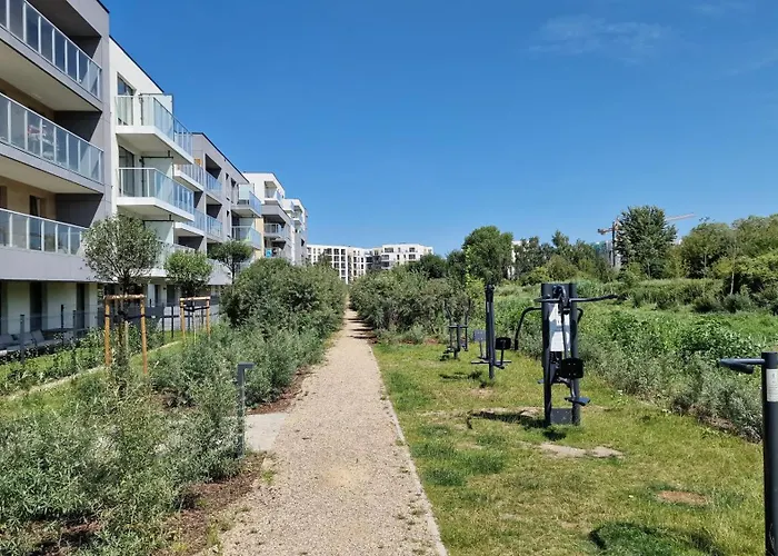 77 Flou Przystan Letnica, Parking & 800M Plaza